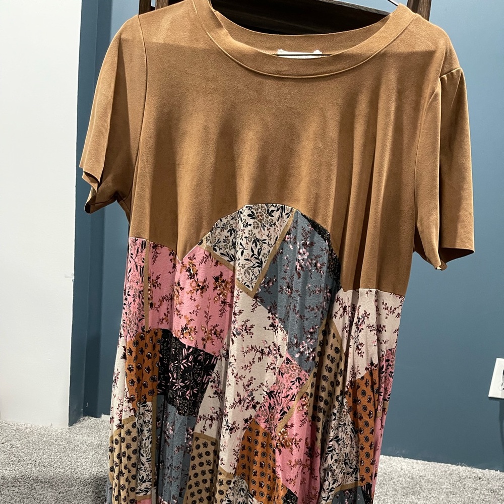 Suede/pattern flowy top